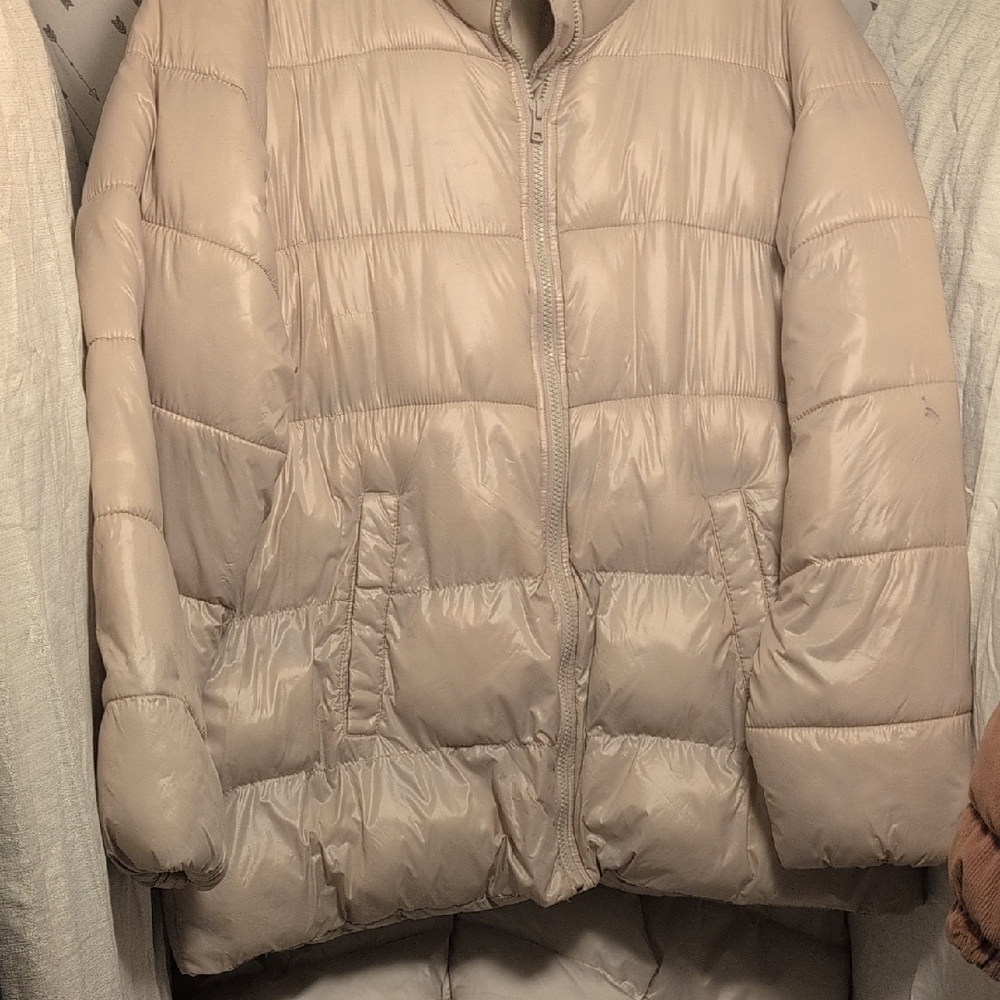 Old Navy Women's Light Tan Puffer Jacket